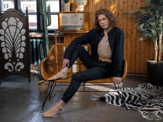 RobertWhites - Live Sex Cam - 8532372