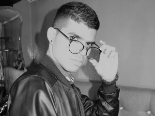 JhonnyMiller - Live porn & sex cam - 8759384