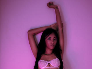 Webcam model NatashaJolie from XLoveCam