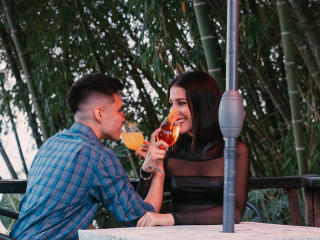 Foto de perfil sexy da modelo DannaandCrys, para um live show muito quente!