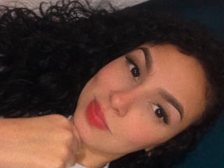 매우 야한 라이브 웹캠 쇼를 하는 KarolinaRiveroX의 섹시한 프로파일 포토!