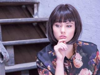 صورة ملف جنسية مثيرة  للموديل OliviaMoore، للقيام بعرض مباشر مثير جدا بواسطة كاميرا الويب كام!