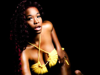 Picture of the sexy profile of CarolineMoor, for a very hot webcam live show !